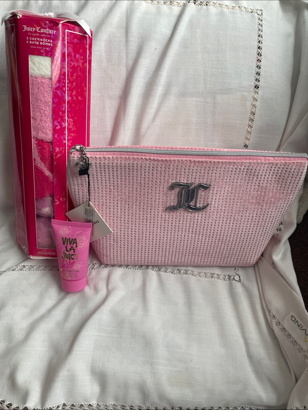 Juicy Couture Pink Cosmetic Bag,Shower Gel, Set 3 Cozy Socks & 2 Bath Bombs NWT